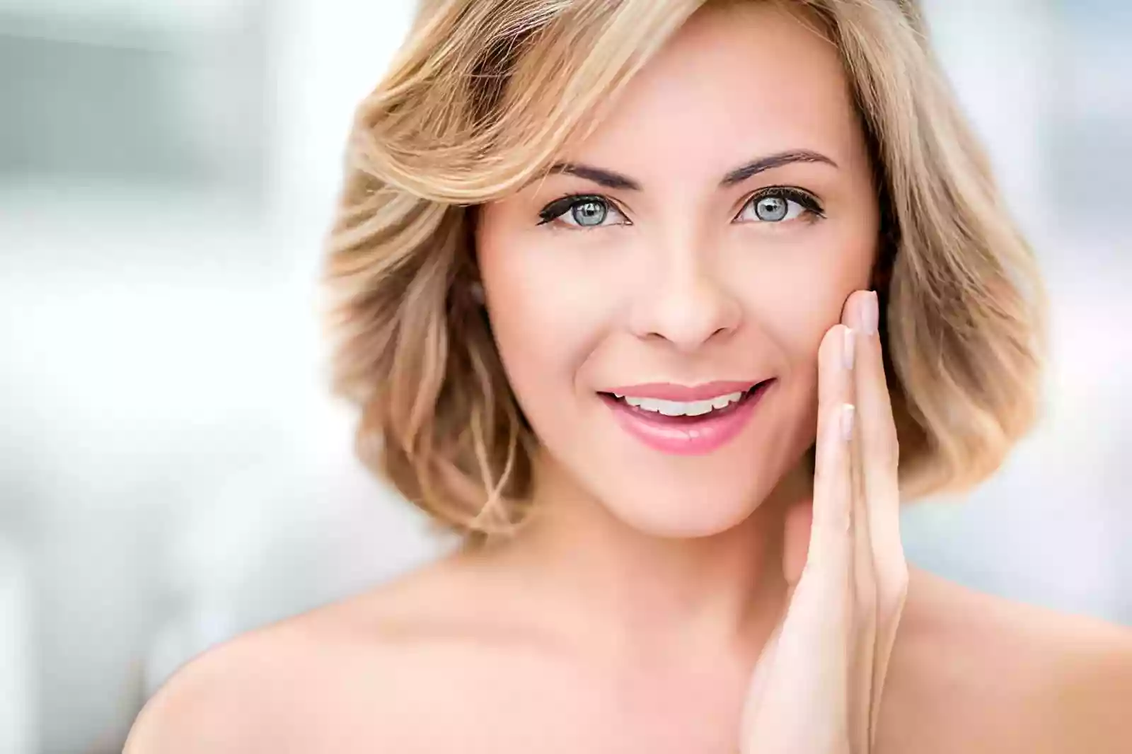 Face Lift in TaksimTurkey consultation and facial assessment